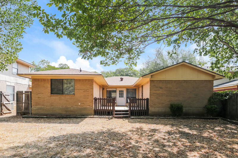 2,410/Mo, 5108 Parliament Dr Arlington, TX 76017 Rear View 2