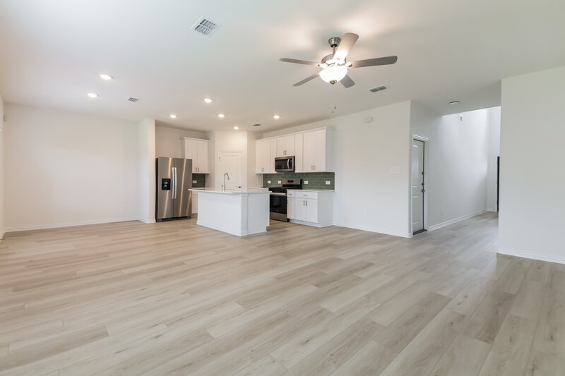 2,300/Mo, 801 Dotty Dr McKinney, TX 75071 Living Room View 3