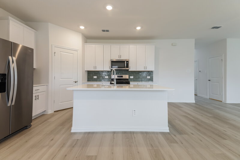 2,300/Mo, 801 Dotty Dr McKinney, TX 75071 Dining Room View 2