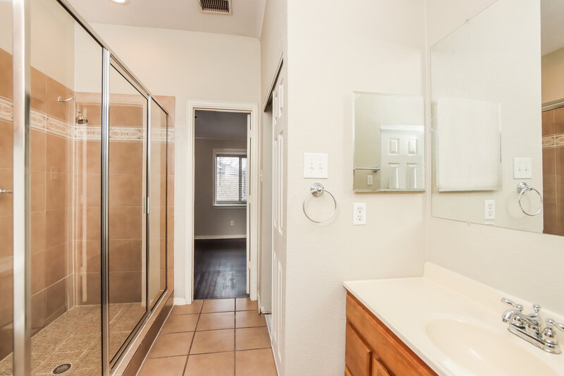 2,610/Mo, 1310 Jasmine Dr Lewisville, TX 75077 Main Bathroom View