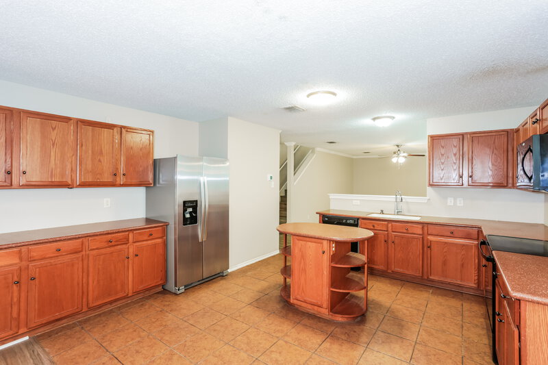 2,590/Mo, 2044 W Grove Ln Grand Prairie, TX 75052 Kitchen View