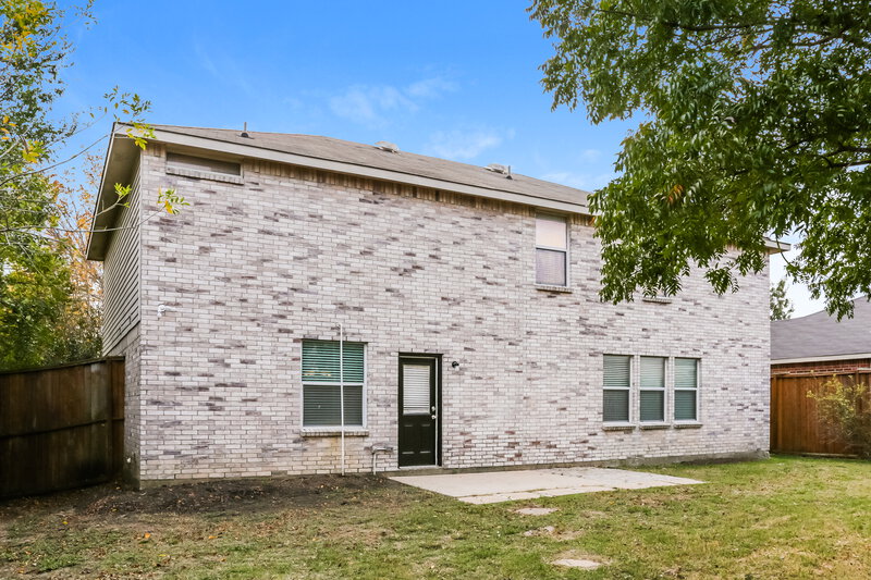 2,590/Mo, 2044 W Grove Ln Grand Prairie, TX 75052 Rear View