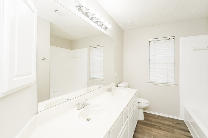 2,400/Mo, 2338 Liles Ln Mesquite, TX 75181 Bathroom View