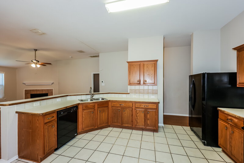 2,400/Mo, 3020 Meadowbrook Dr Grand Prairie, TX 75052 Kitchen View 2