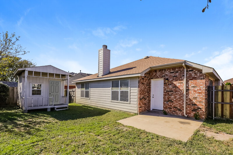 2,400/Mo, 3020 Meadowbrook Dr Grand Prairie, TX 75052 Rear View 2