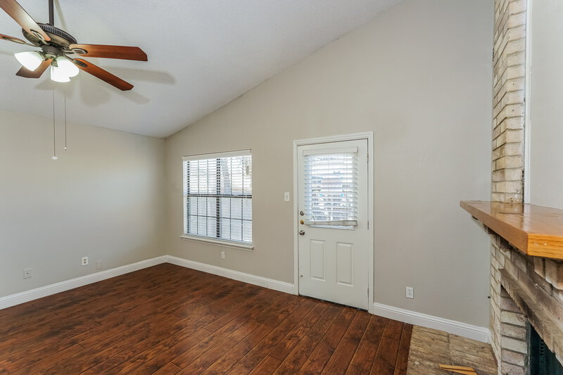 2,475/Mo, 4307 Largo Dr Grand Prairie, TX 75052 Living Room View 3