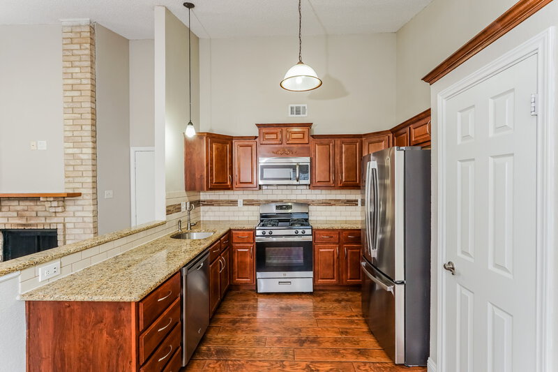2,475/Mo, 4307 Largo Dr Grand Prairie, TX 75052 Kitchen View 3