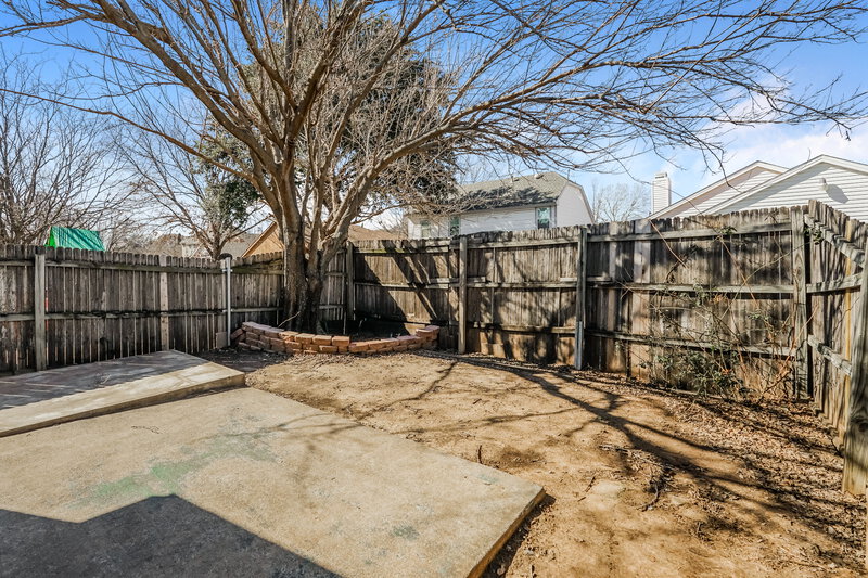 2,475/Mo, 4307 Largo Dr Grand Prairie, TX 75052 Rear View