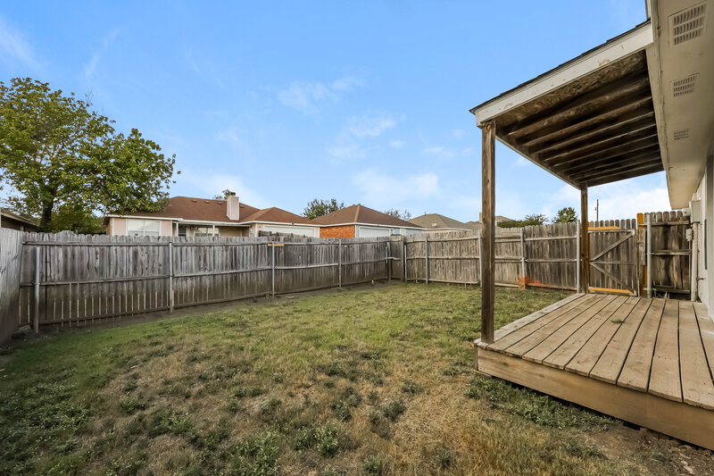 1,695/Mo, 1521 Becky Ln Lancaster, TX 75134 Rear View