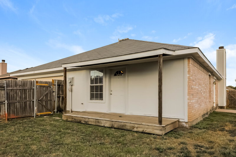 1,695/Mo, 1521 Becky Ln Lancaster, TX 75134 Rear View 2