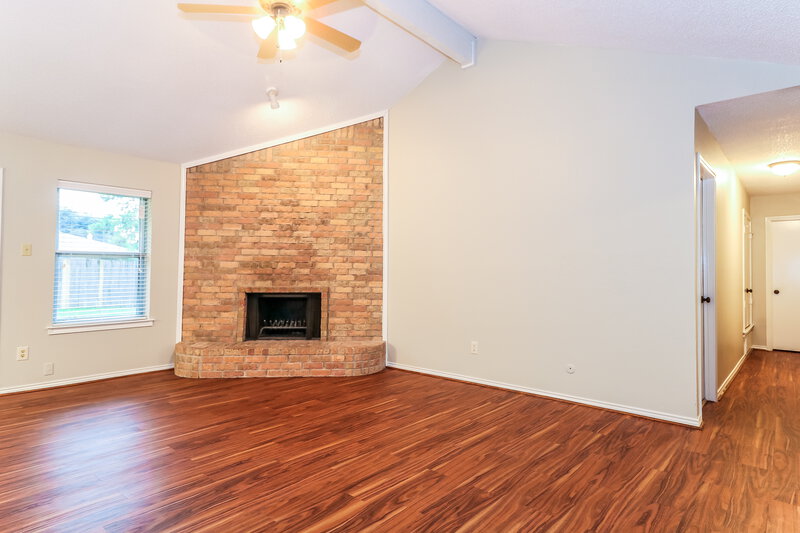 2,380/Mo, 2913 Highlawn Ter Fort Worth, TX 76133 Living Room View 2