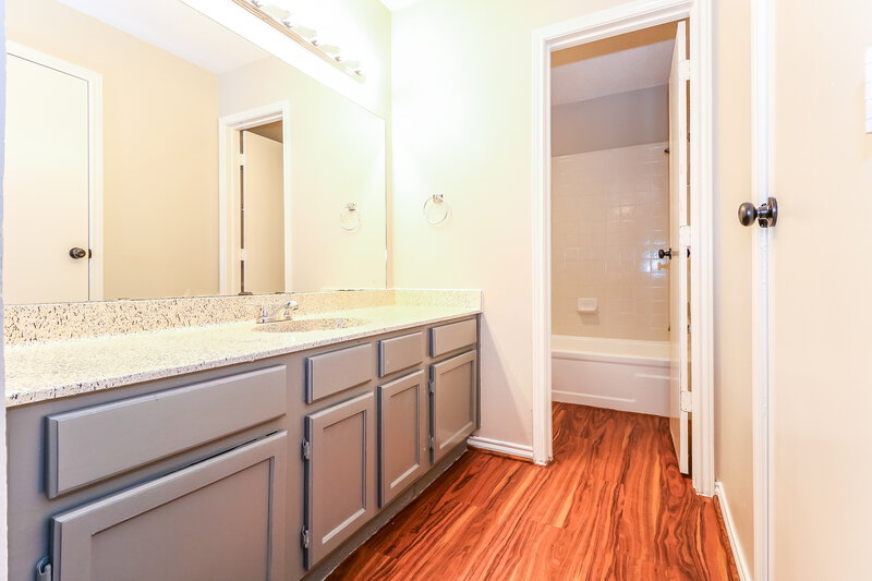 2,380/Mo, 2913 Highlawn Ter Fort Worth, TX 76133 Master Bathroom View