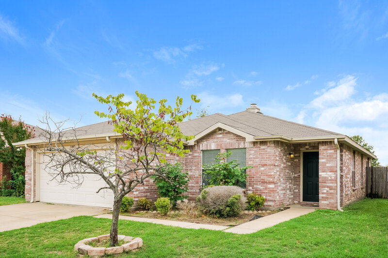 1,865/Mo, 5405 New Castleton Ln Fort Worth, TX 76135 Front View