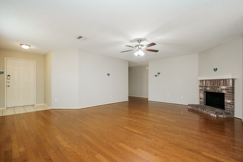 1,865/Mo, 5405 New Castleton Ln Fort Worth, TX 76135 Living Room View 2