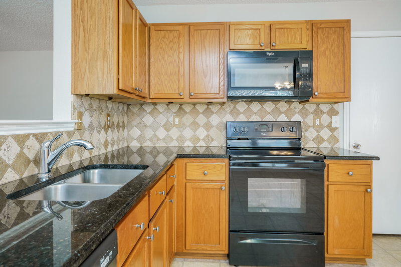 1,865/Mo, 5405 New Castleton Ln Fort Worth, TX 76135 Kitchen View 2