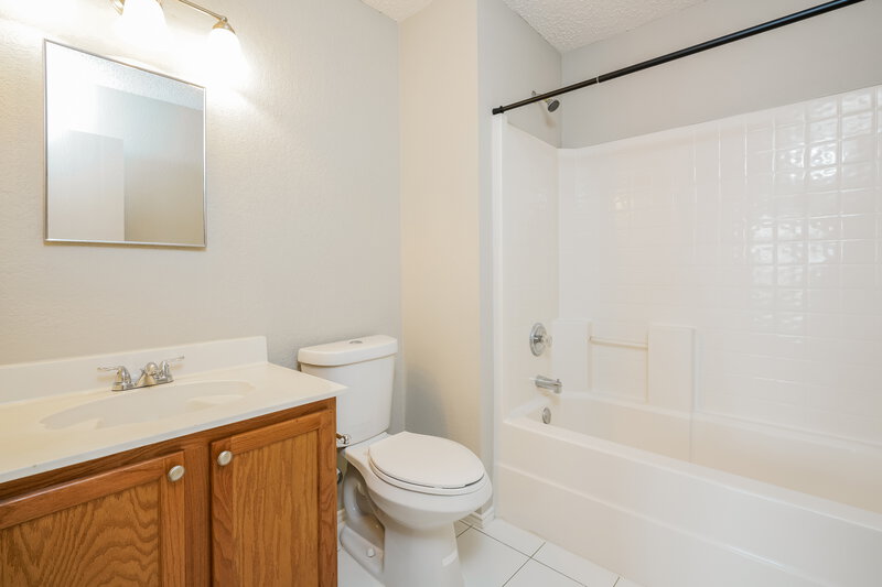 1,865/Mo, 5405 New Castleton Ln Fort Worth, TX 76135 Main Bathroom View