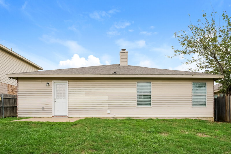 1,865/Mo, 5405 New Castleton Ln Fort Worth, TX 76135 Rear View