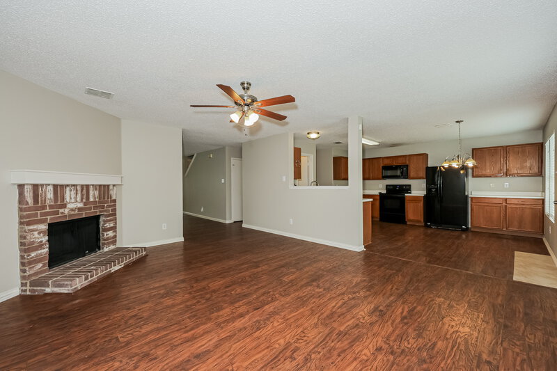 0/Mo, 2036 Navada Way Justin, TX 76247 Living Room View