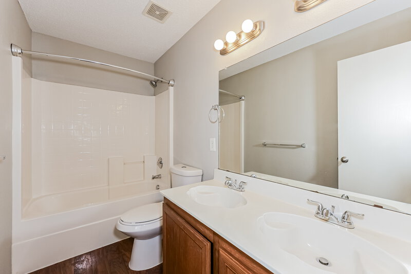 0/Mo, 2036 Navada Way Justin, TX 76247 Bathroom View