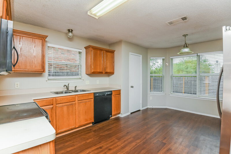 1,850/Mo, 825 Mesa Vista Dr Crowley, TX 76036 Kitchen View