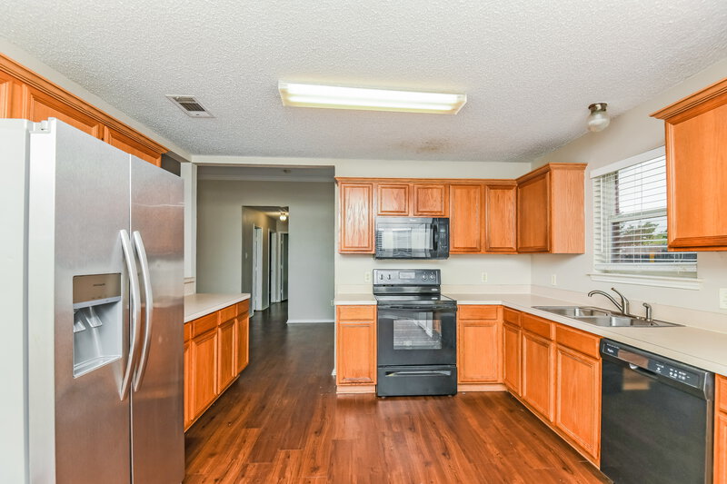 1,850/Mo, 825 Mesa Vista Dr Crowley, TX 76036 Kitchen View 2