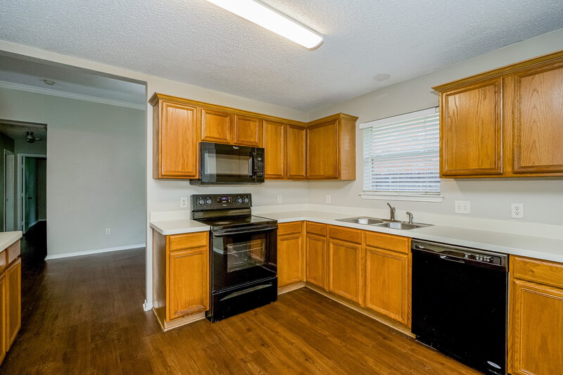 1,865/Mo, 825 Mesa Vista Dr Crowley, TX 76036 Kitchen View 2
