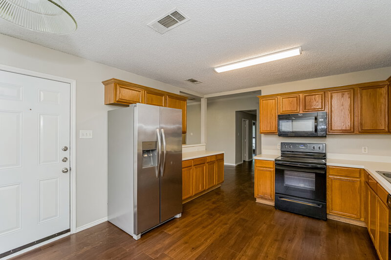 1,865/Mo, 825 Mesa Vista Dr Crowley, TX 76036 Kitchen View 3