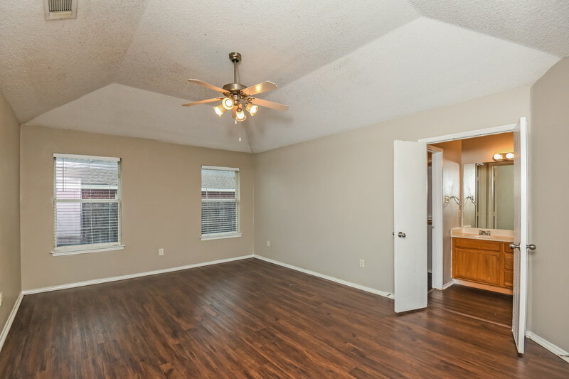 1,850/Mo, 825 Mesa Vista Dr Crowley, TX 76036 Main Bedroom View