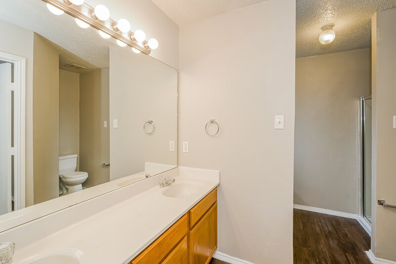 1,865/Mo, 825 Mesa Vista Dr Crowley, TX 76036 Main Bathroom View