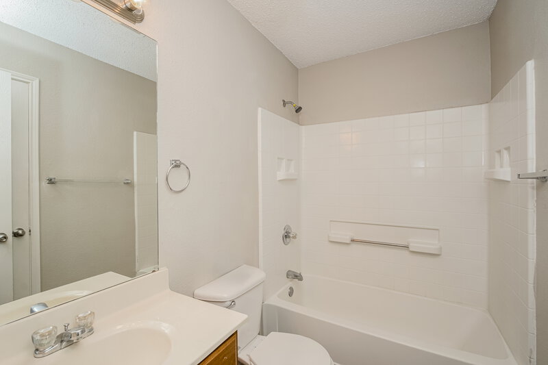 1,865/Mo, 825 Mesa Vista Dr Crowley, TX 76036 Bathroom View