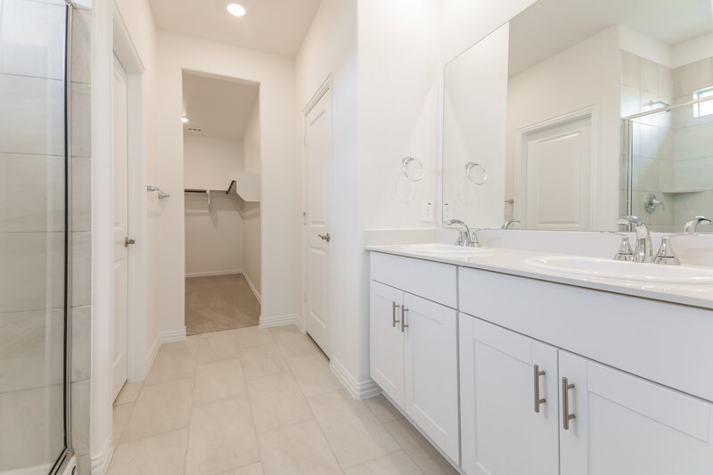 2,490/Mo, 704 Dotty Dr McKinney, TX 75071 Main Bathroom View