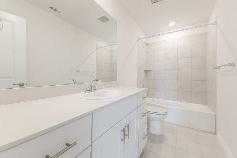 2,490/Mo, 704 Dotty Dr McKinney, TX 75071 Bathroom View