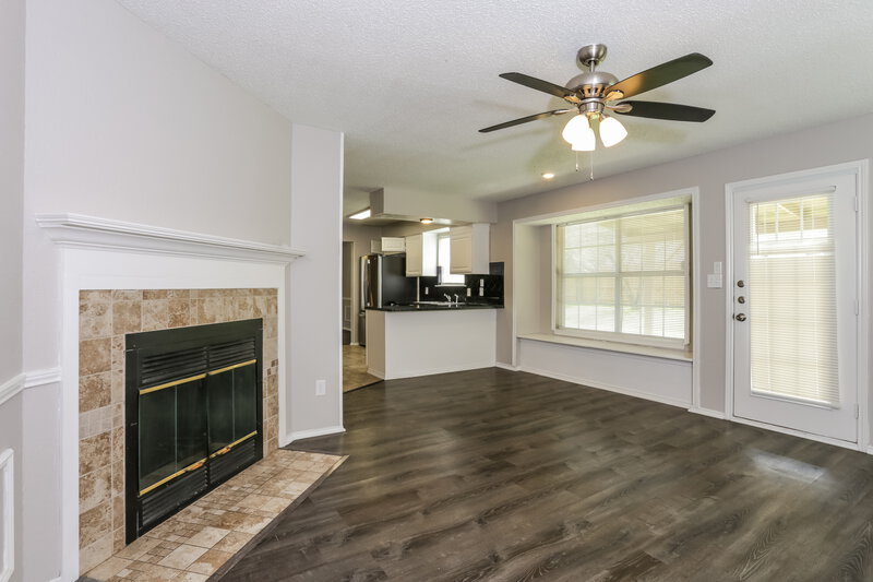 2,360/Mo, 1114 Cherrytree Dr Arlington, TX 76001 Living Room View 2