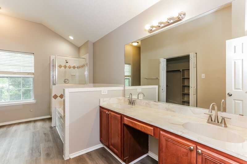 2,650/Mo, 1134 Starling Cir Midlothian, TX 76065 Main Bathroom View