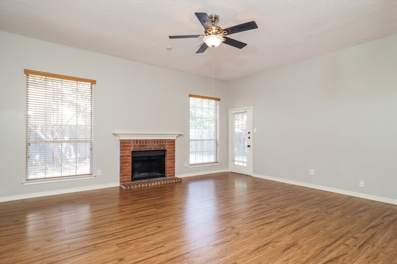 2,265/Mo, 4130 Briar Hill Dr Grand Prairie, TX 75052 Living Room View