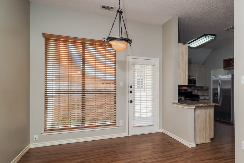 2,265/Mo, 4130 Briar Hill Dr Grand Prairie, TX 75052 Dining Room View