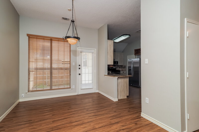 2,265/Mo, 4130 Briar Hill Dr Grand Prairie, TX 75052 Dining Room View 2