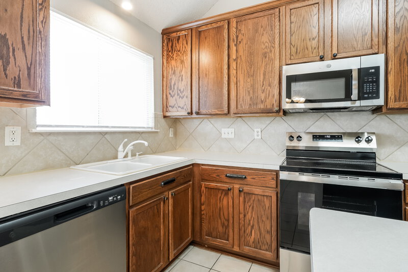 1,880/Mo, 8504 Rock Creek Dr Fort Worth, TX 76123 Kitchen View