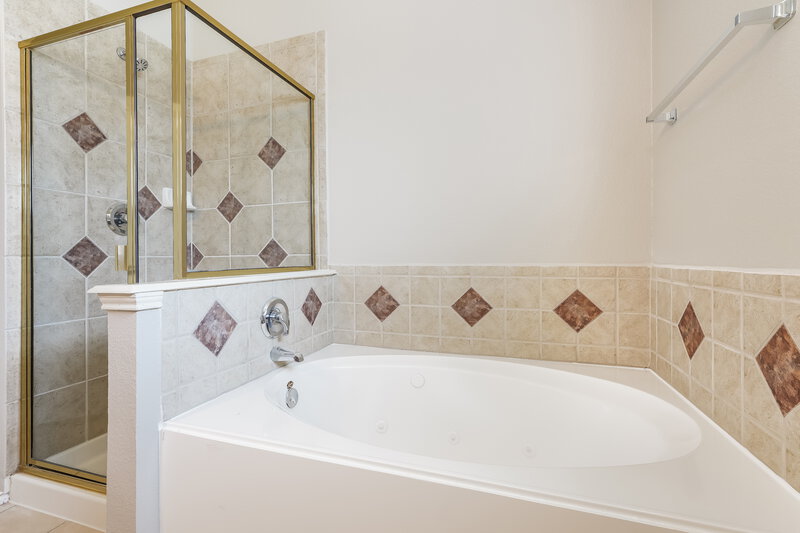 1,880/Mo, 8504 Rock Creek Dr Fort Worth, TX 76123 Main Bathroom View 2
