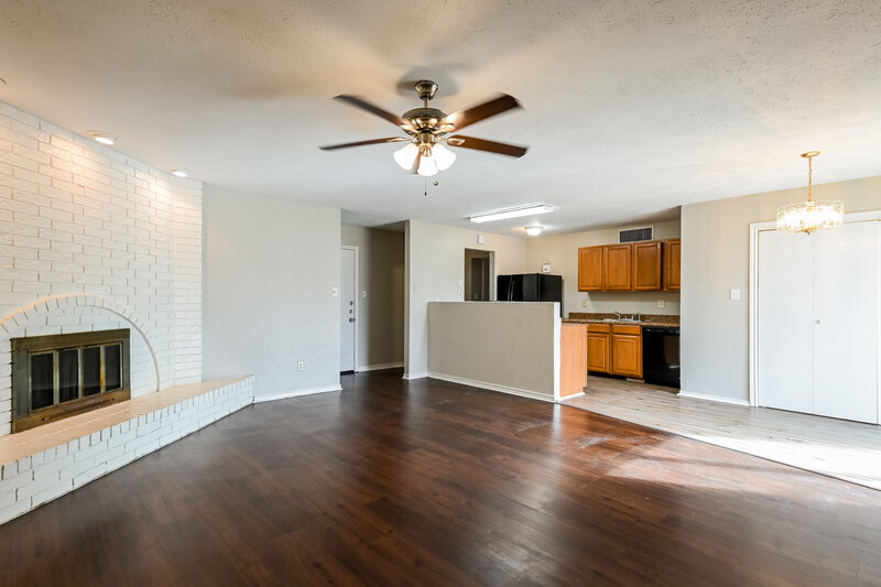 2,125/Mo, 9911 Deer Hollow Dr Dallas, TX 75249 Living Room View