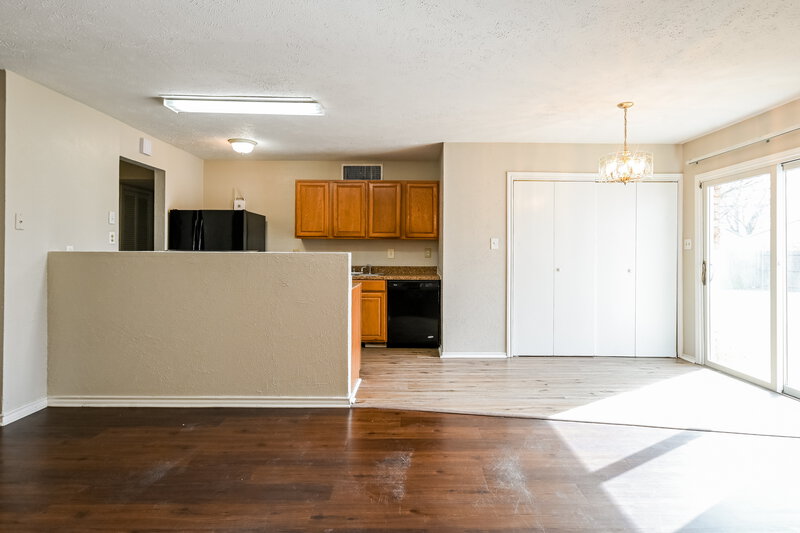 2,125/Mo, 9911 Deer Hollow Dr Dallas, TX 75249 Dining Room View