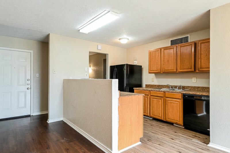2,125/Mo, 9911 Deer Hollow Dr Dallas, TX 75249 Kitchen View 2