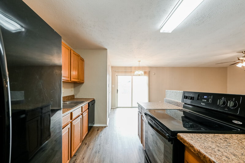2,125/Mo, 9911 Deer Hollow Dr Dallas, TX 75249 Kitchen View 3