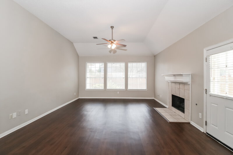 2,620/Mo, 828 Pinnacle Cir Lewisville, TX 75077 Living Room View 4