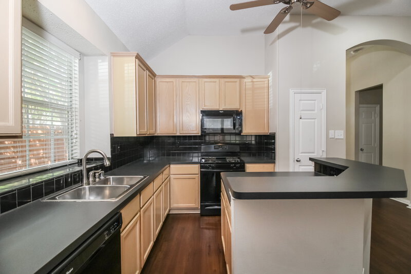 2,620/Mo, 828 Pinnacle Cir Lewisville, TX 75077 Kitchen View 2