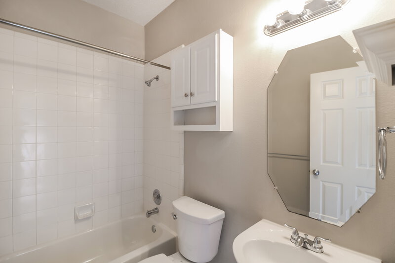 2,620/Mo, 828 Pinnacle Cir Lewisville, TX 75077 Bathroom View