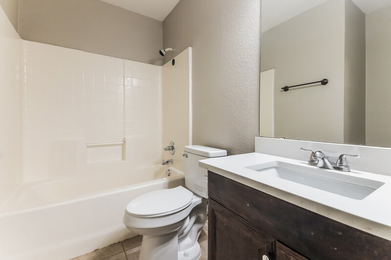 1,880/Mo, 9016 Stewart St Crossroads, TX 76227 Bathroom View