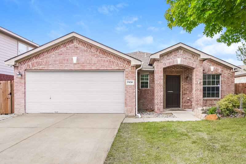 2,300/Mo, 7936 Meadow Spring Ln Fort Worth, TX 76120 External View