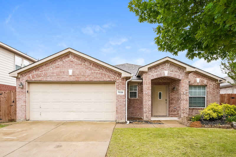 2,330/Mo, 7936 Meadow Spring Ln Fort Worth, TX 76120 External View