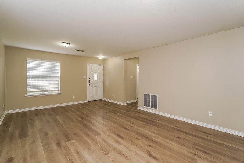 2,330/Mo, 7936 Meadow Spring Ln Fort Worth, TX 76120 Living Room View